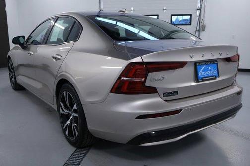 2024 Volvo S60 B5 Core Dark Theme