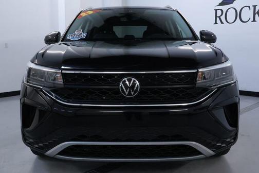 Deep Black Pearl Effect 2023 Volkswagen Taos 1.5T SE