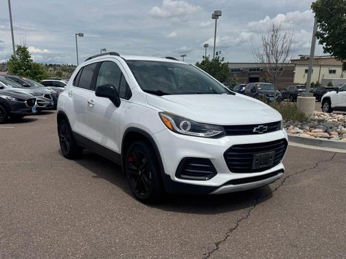 Summit White 2018 Chevrolet Trax LT
