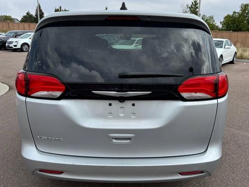 Silver Mist Clearcoat 2023 Chrysler Voyager LX