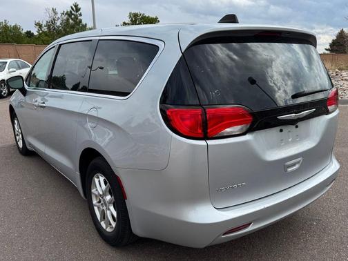 Silver Mist Clearcoat 2023 Chrysler Voyager LX
