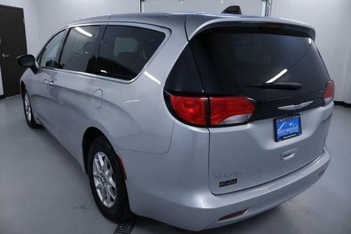 Silver Mist Clearcoat 2023 Chrysler Voyager LX