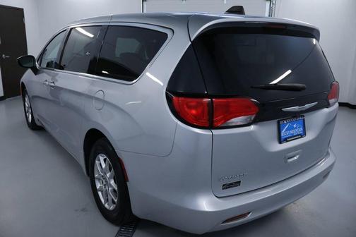 Silver Mist Clearcoat 2023 Chrysler Voyager LX