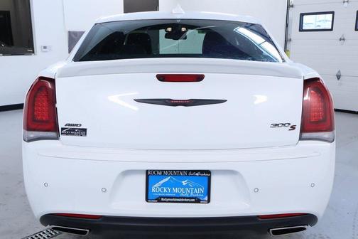 2022 Chrysler 300 S