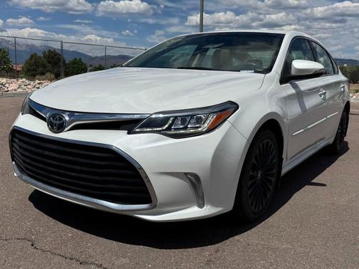 White 2017 Toyota Avalon XLE Touring