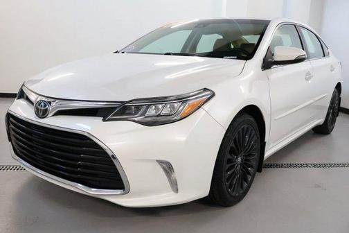 White 2017 Toyota Avalon XLE Touring