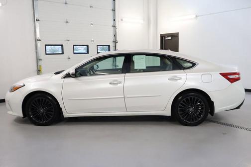 White 2017 Toyota Avalon XLE Touring
