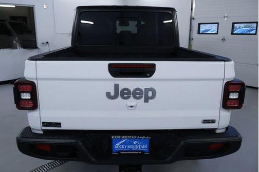 Bright White Clearcoat 2020 Jeep Gladiator Overland