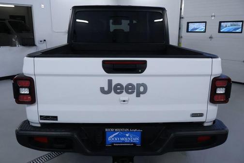 Bright White Clearcoat 2020 Jeep Gladiator Overland