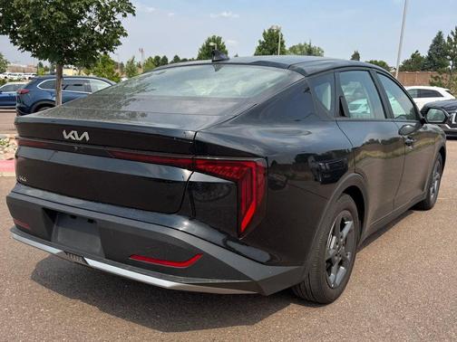 Aurora Black Pearl 2025 Kia K4