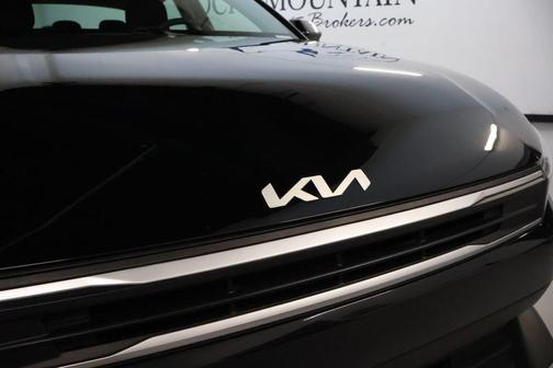 Aurora Black Pearl 2025 Kia K4