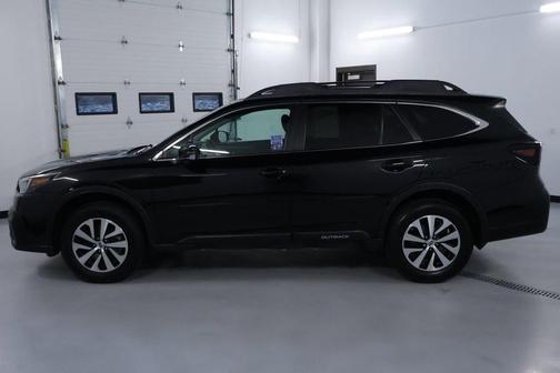 Crystal Black Silica 2022 Subaru Outback Premium