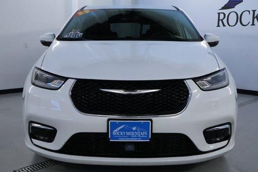 Bright White Clearcoat 2023 Chrysler Pacifica Touring-L