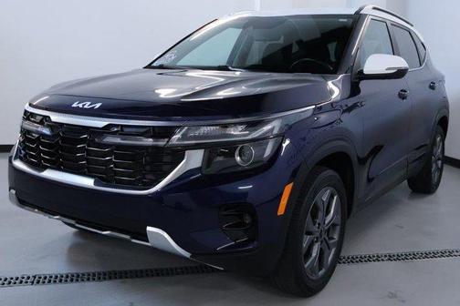 Dark Ocean Blue / White Roof 2024 Kia Seltos S
