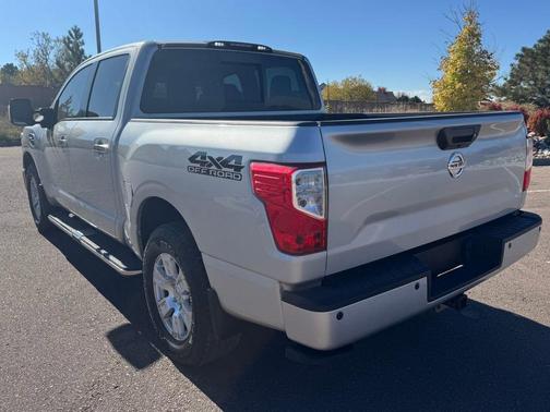 2017 Nissan Titan SV
