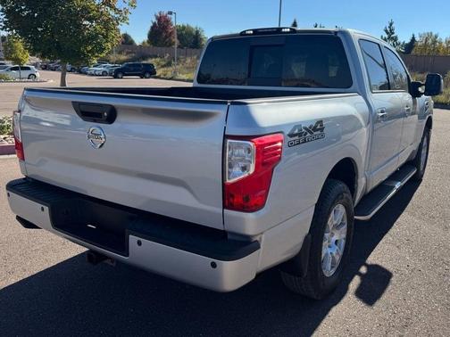 2017 Nissan Titan SV