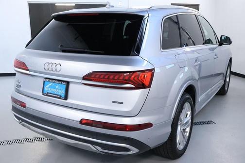 2022 Audi Q7 55 Premium Plus