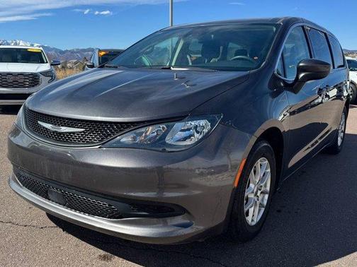 2023 Chrysler Voyager LX
