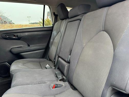 2021 Toyota Highlander LE