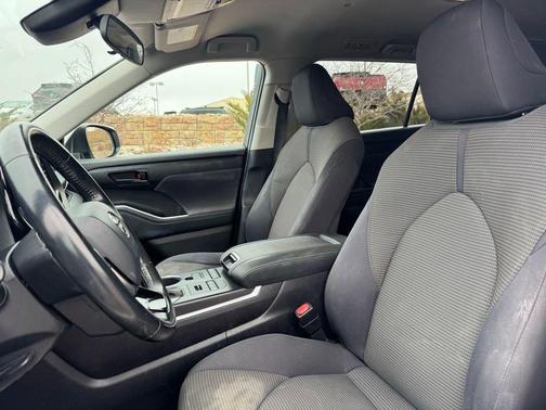 2021 Toyota Highlander LE