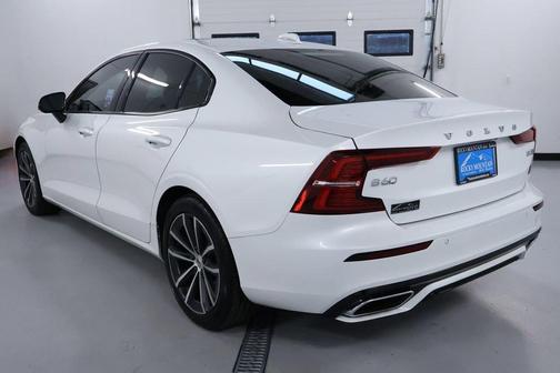 2022 Volvo S60 B5 Momentum