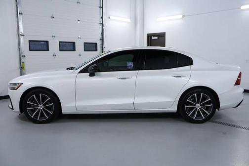 2022 Volvo S60 B5 Momentum