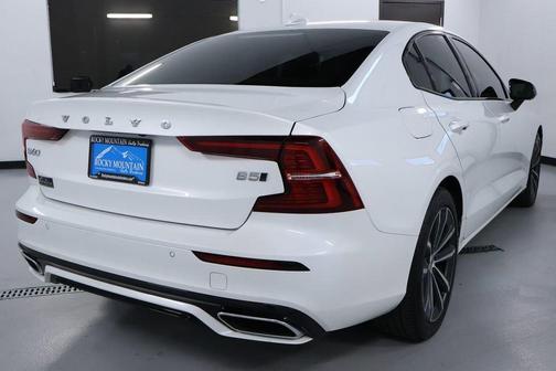2022 Volvo S60 B5 Momentum