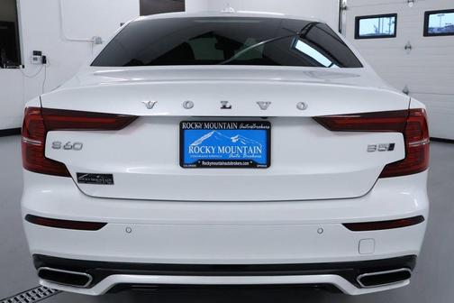2022 Volvo S60 B5 Momentum