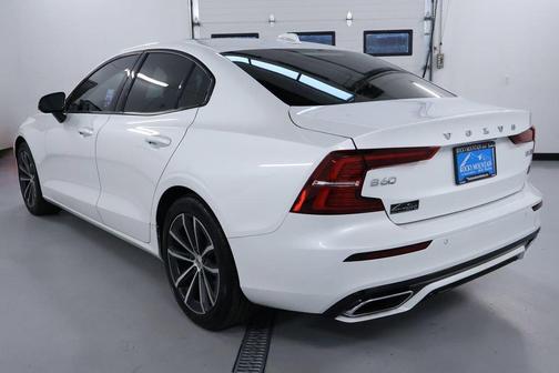 2022 Volvo S60 B5 Momentum