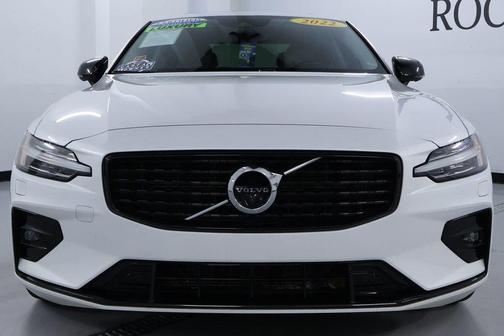 2022 Volvo S60 B5 Momentum