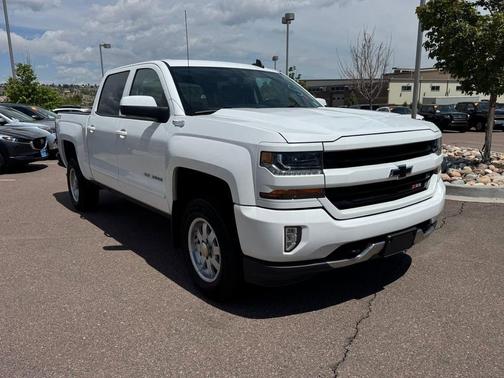 Summit White 2018 Chevrolet Silverado 1500 2LT