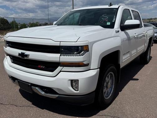 Summit White 2018 Chevrolet Silverado 1500 2LT