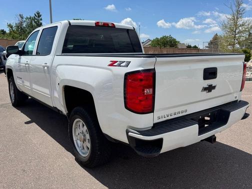 Summit White 2018 Chevrolet Silverado 1500 2LT
