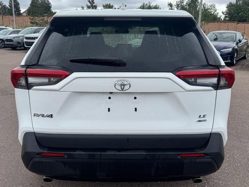 Ice 2024 Toyota RAV4 LE