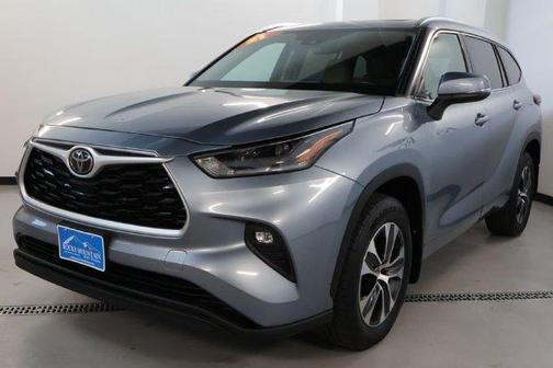 Moon Dust 2021 Toyota Highlander XLE