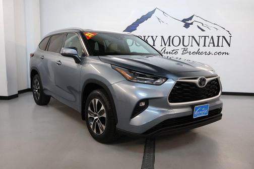 Moon Dust 2021 Toyota Highlander XLE