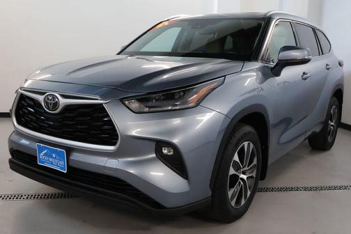 Moon Dust 2021 Toyota Highlander XLE