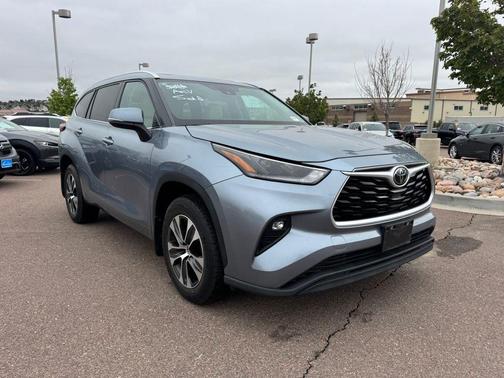 Moon Dust 2021 Toyota Highlander XLE