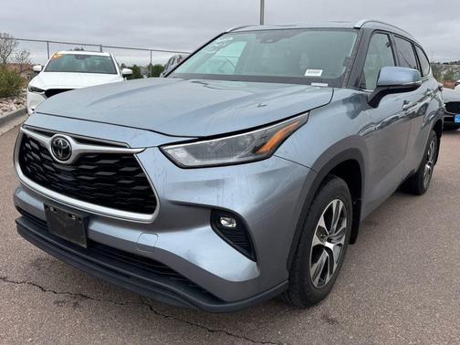 Moon Dust 2021 Toyota Highlander XLE