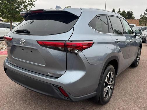 Moon Dust 2021 Toyota Highlander XLE