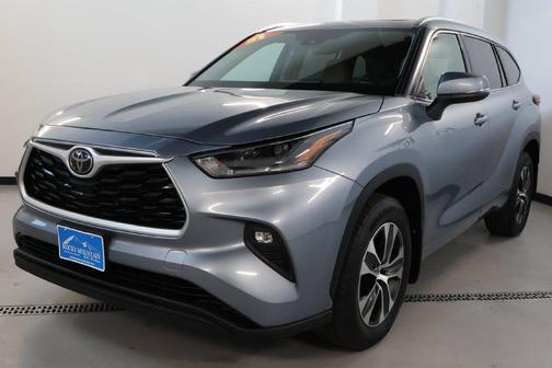 Moon Dust 2021 Toyota Highlander XLE
