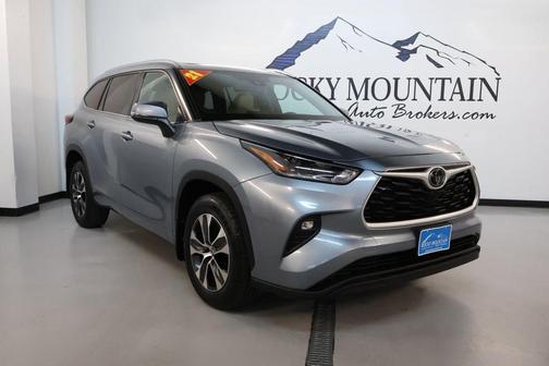 Moon Dust 2021 Toyota Highlander XLE