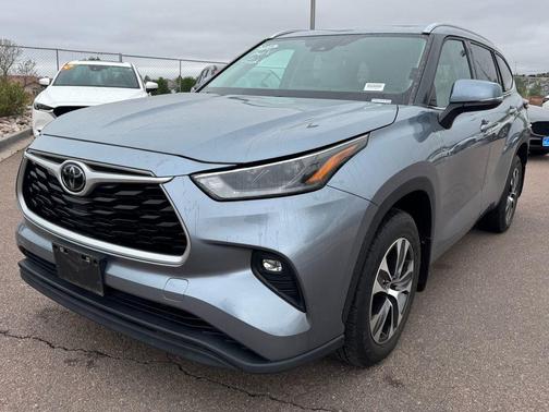 Moon Dust 2021 Toyota Highlander XLE
