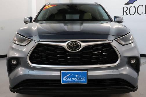 Moon Dust 2021 Toyota Highlander XLE