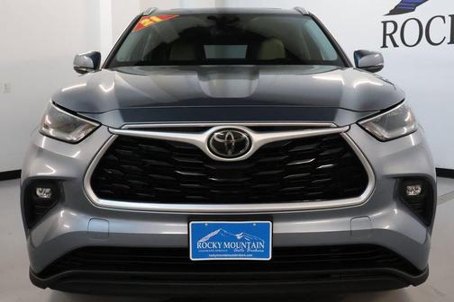 Moon Dust 2021 Toyota Highlander XLE