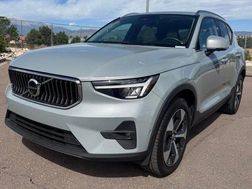 Bright 2024 Volvo XC40 B5 Plus Bright Theme