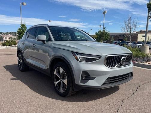Bright 2024 Volvo XC40 B5 Plus Bright Theme