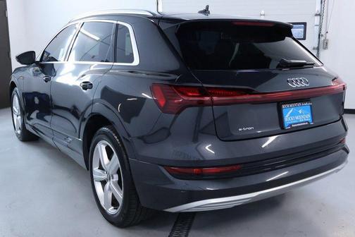 2019 Audi e-tron Premium Plus