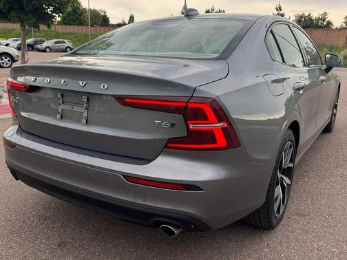 2019 Volvo S60 T6 Momentum