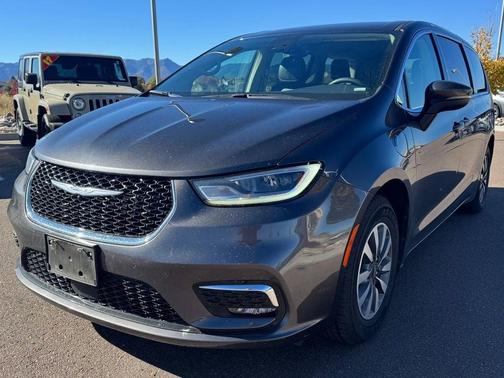 2023 Chrysler Pacifica Hybrid Touring L